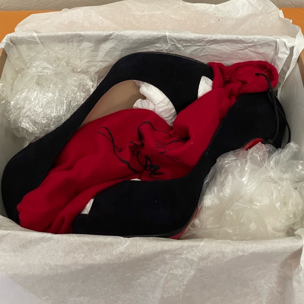 Christian Louboutin Very Prive Black Suede Veau Velour platform pumps EU38.5 - Picture 7 of 12